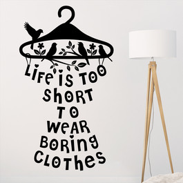 Wallsticker med teksten "Life is too short to wear boring clothes". Flot wallstickers til soveværelset.