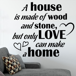 Wallsticker med teksten "A home is made of love". Flot wallstickers til bl.a. stuen.